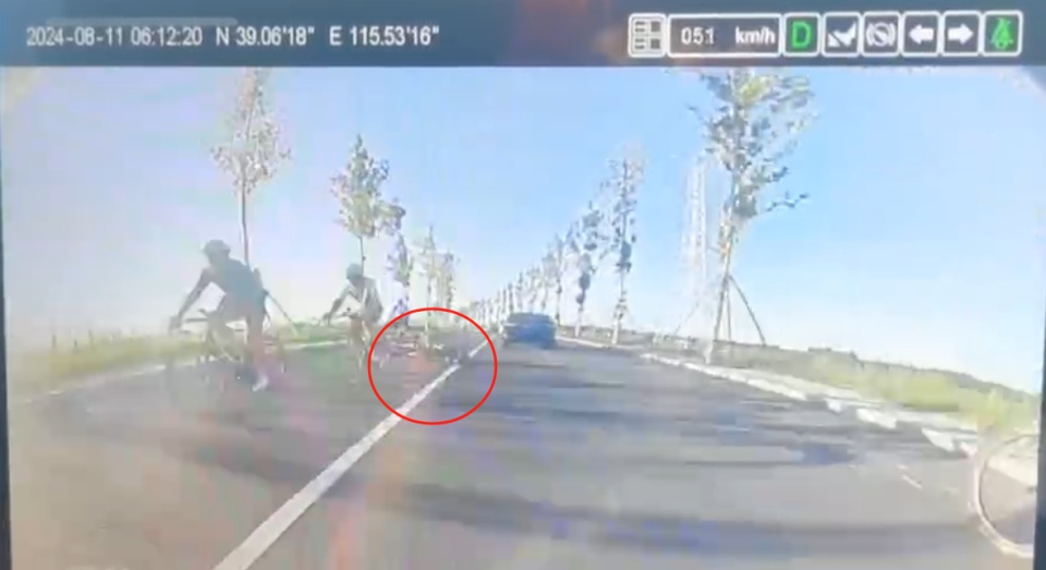 “骑行男孩身亡”案司机取保后又被警方带走?家属称是回访,辩护律师:案件尚未终结 “骑行男孩身亡”案司机取保后又被警方带走?家属称是回访,辩护律师:案件尚未终结