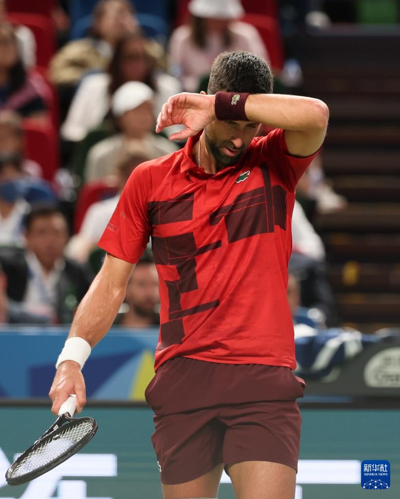 上海网球大师赛：辛纳夺冠