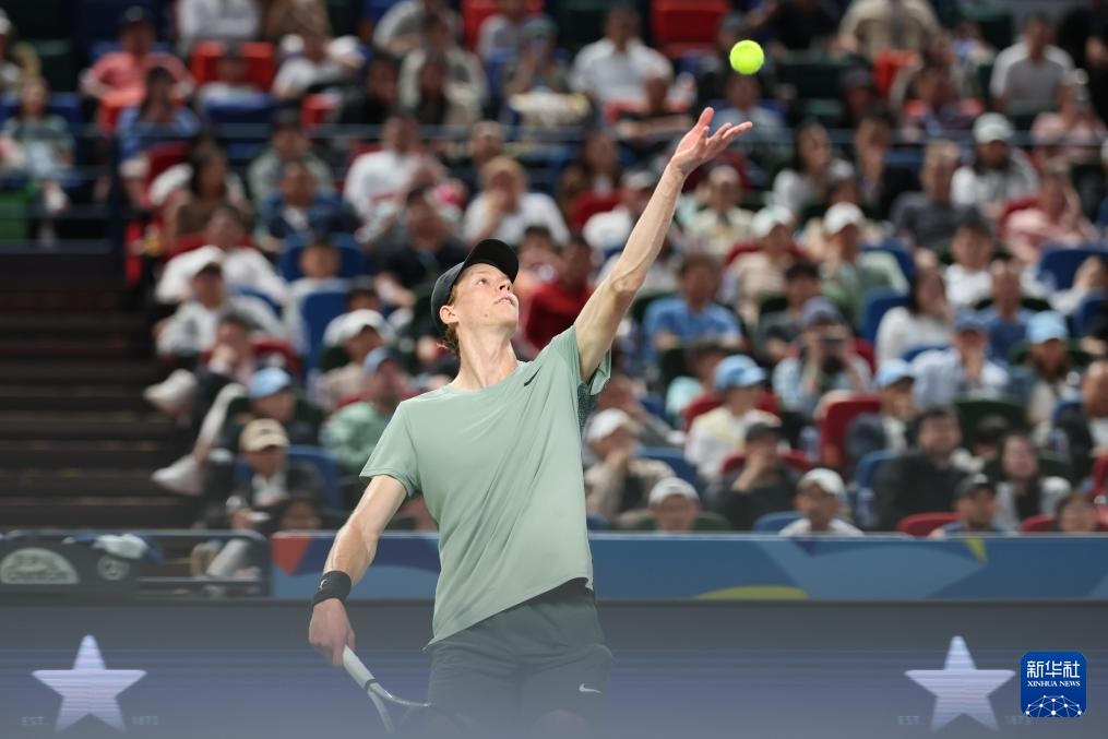 上海网球大师赛：辛纳夺冠