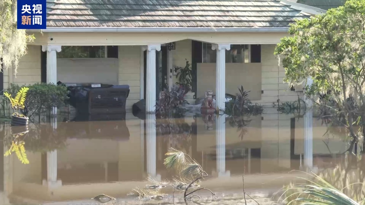 飓风“米尔顿”过境数日 记者探访美国佛罗里达州洪水区域 飓风“米尔顿”过境数日 记者探访美国佛罗里达州洪水区域