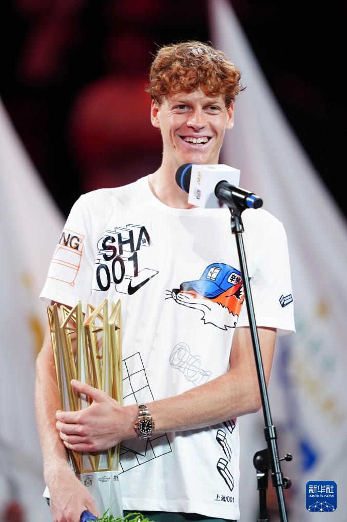 上海网球大师赛：辛纳夺冠