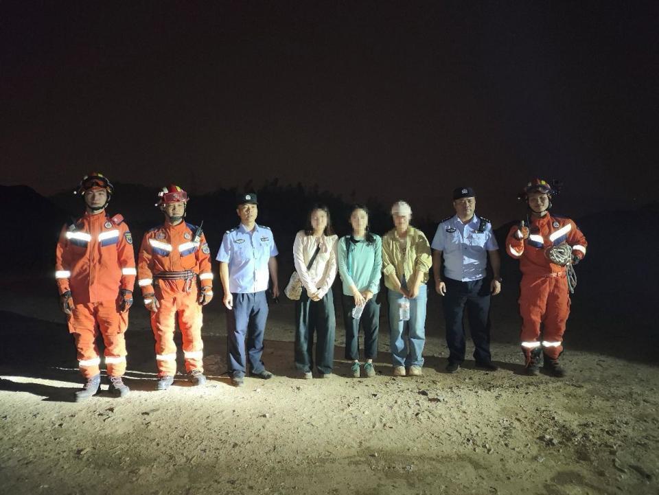 三名“驴友”被困乌山森林公园，消防成功救援