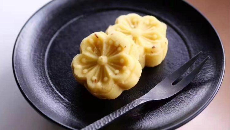 终于开了！最近的上海有点“甜”，可入画、可做酒、可美食、可咖啡……