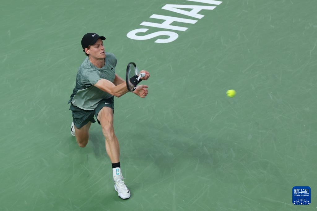 上海网球大师赛：辛纳夺冠
