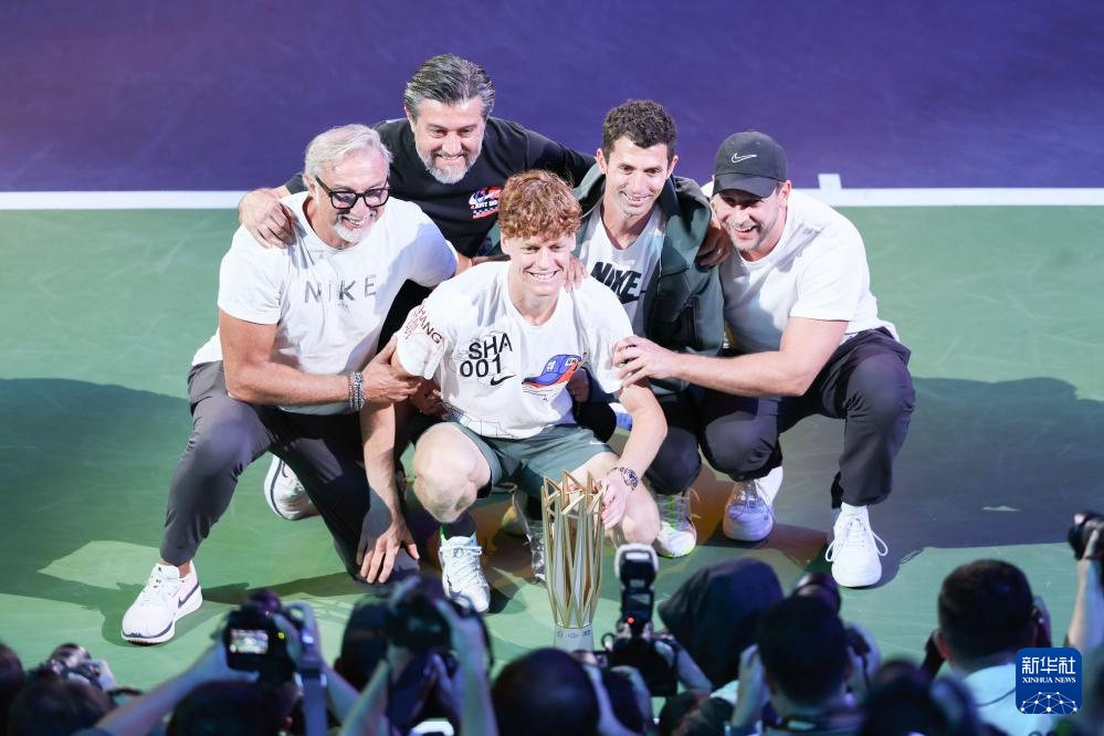 上海网球大师赛：辛纳夺冠