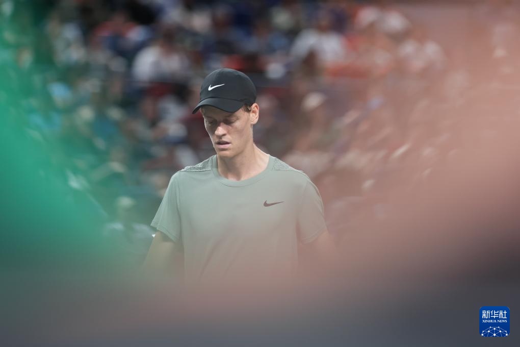 上海网球大师赛：辛纳夺冠