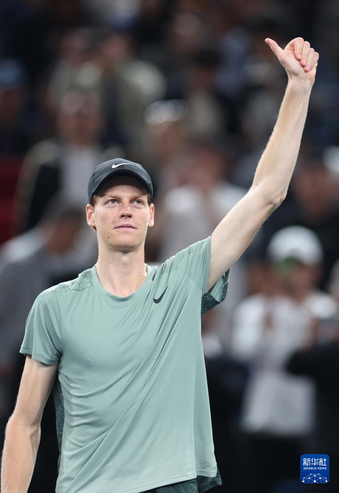 上海网球大师赛：辛纳夺冠
