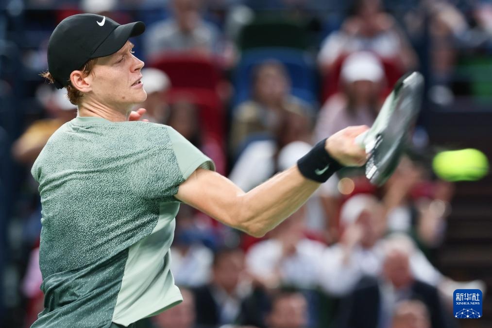 上海网球大师赛：辛纳夺冠