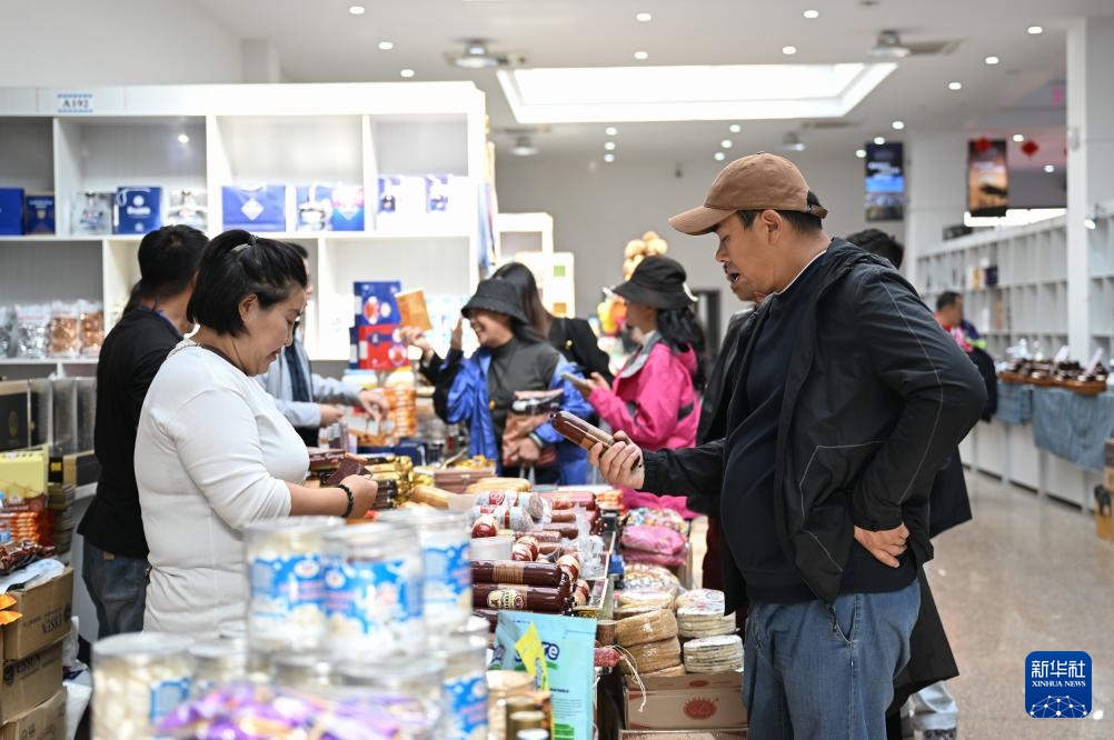 繁忙的策克口岸 繁忙的策克口岸