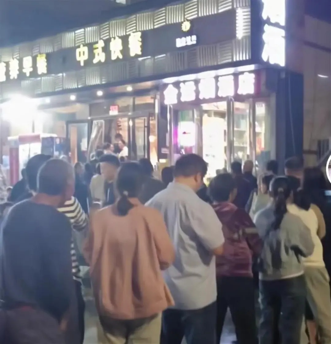 一餐饮店闭店，店长证实：3天退款近20万元