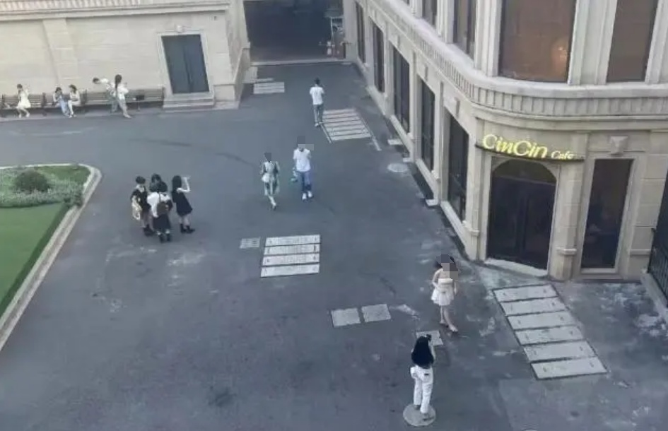 众网红打卡上海知名妇产医院，带一堆衣服换装猛拍……