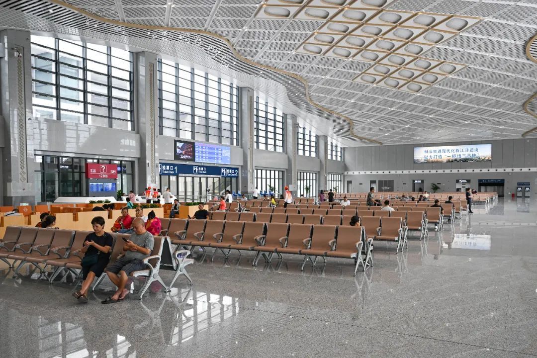 重庆西至乐山开通直达列车:1小时41分钟 重庆西至乐山开通直达列车:1小时41分钟