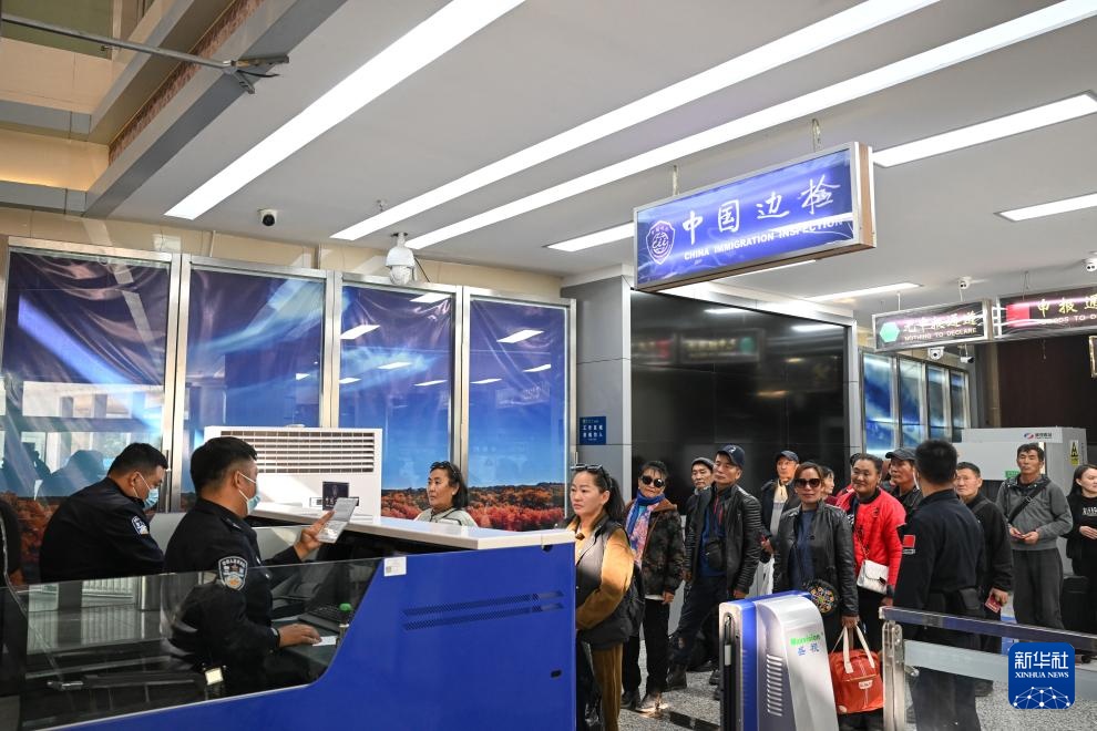 繁忙的策克口岸 繁忙的策克口岸