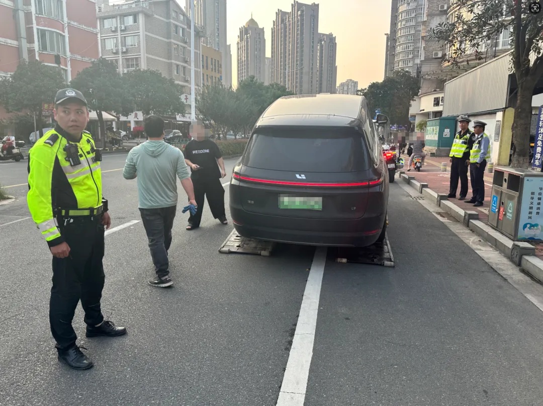 台州一新车被当街查扣！违法69次，记78分！司机懵了…
