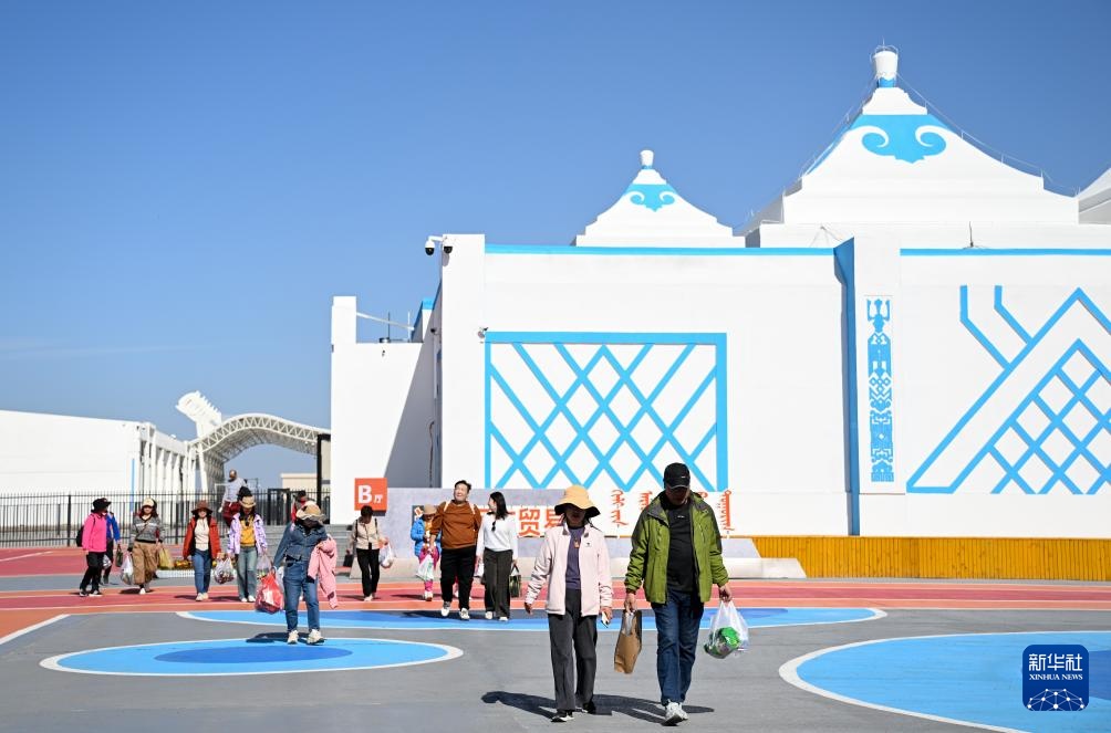 繁忙的策克口岸 繁忙的策克口岸