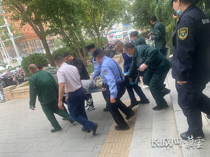 事发石家庄地铁!70岁老人突发疾病…… 事发石家庄地铁!70岁老人突发疾病……