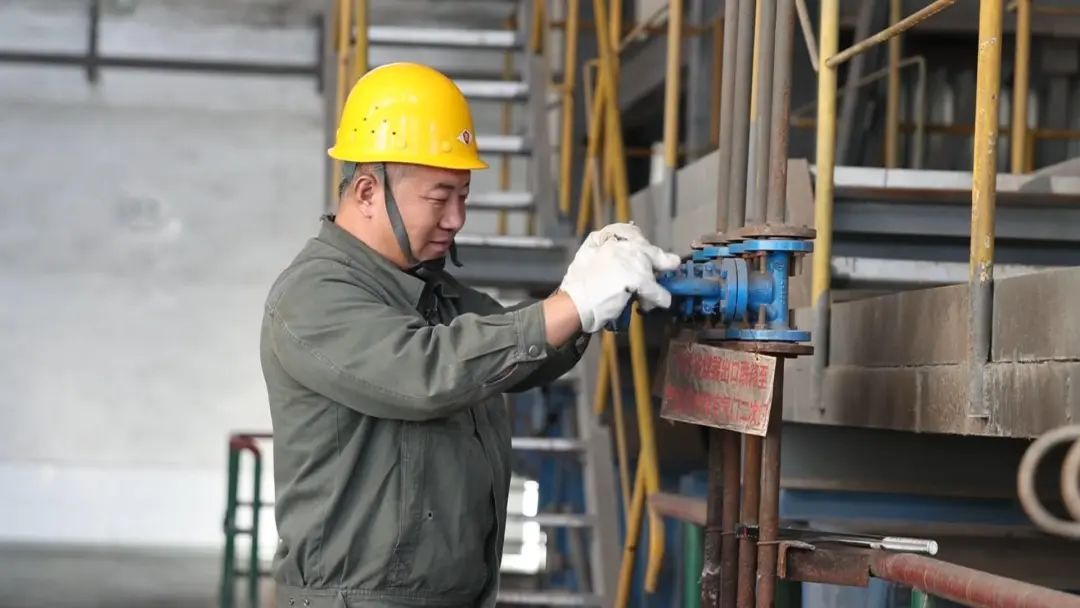 最低温将达1℃!今起,陕西一地开始供暖!这里注意防范 → 最低温将达1℃!今起,陕西一地开始供暖!这里注意防范 →