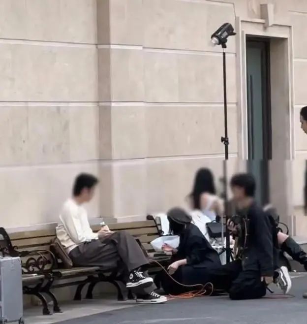 众网红打卡上海知名妇产医院，带一堆衣服换装猛拍……