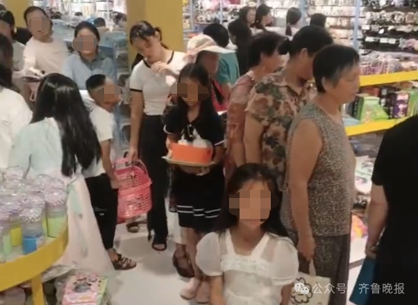 突然爆火!山东人在国外开“两元店”火出圈!老外疯狂扫货,门店开了上百家 突然爆火!山东人在国外开“两元店”火出圈!老外疯狂扫货,门店开了上百家