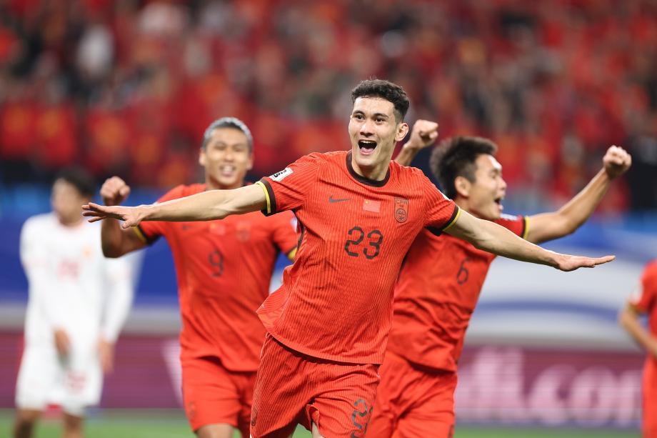 世预赛-拜合拉木破门张玉宁建功 国足2-1印尼取首胜