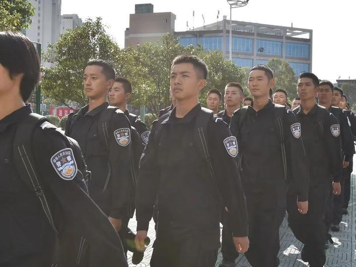 点赞！感动全网的“抱娃哥”被找到了