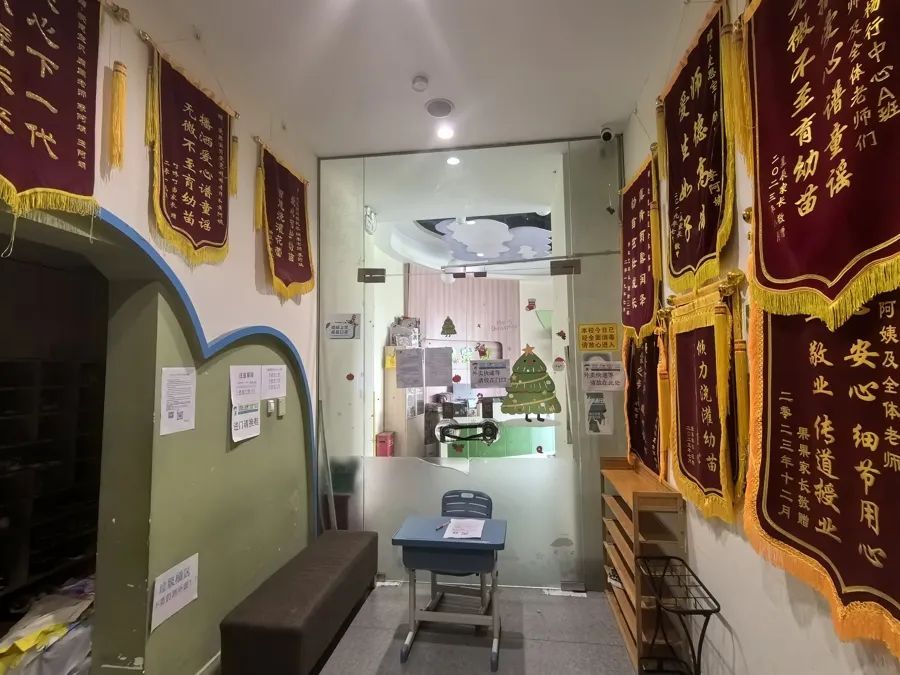 突然！上海多家培训机构一夜“消失”，闭店公告如出一辙？