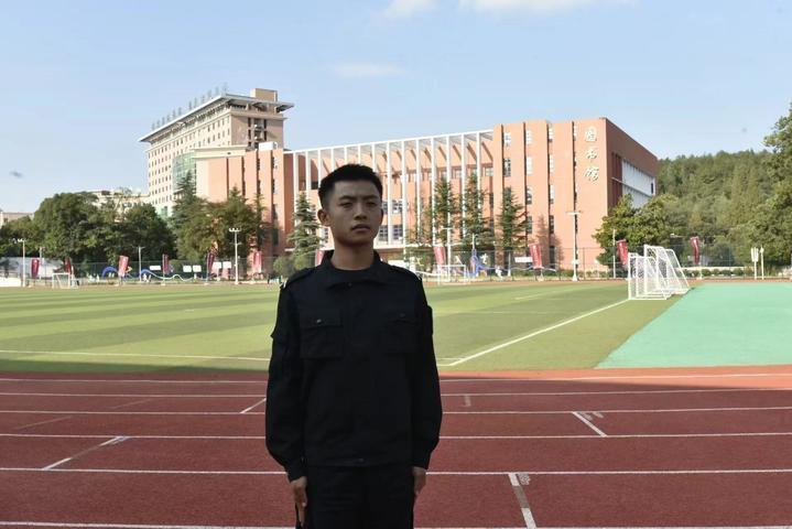 点赞！感动全网的“抱娃哥”被找到了