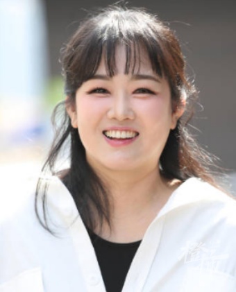 女歌手患舌癌切除三分之一舌头，患癌原因竟是蛀牙