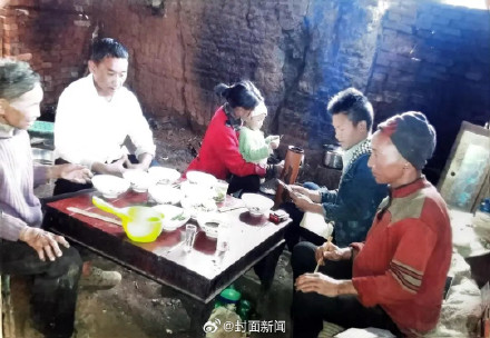 律师称网红小英送养孩子不违法