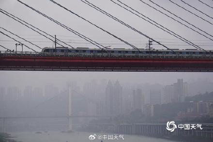 大雾里的重庆自带电影滤镜