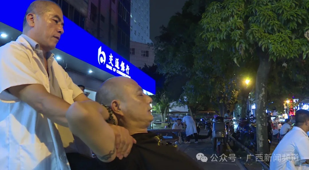 你会尝试吗？按摩师加入“地摊经济”，南宁火炬路现9.9元街边按摩