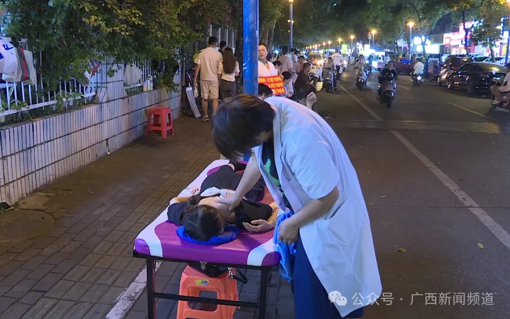 你会尝试吗？按摩师加入“地摊经济”，南宁火炬路现9.9元街边按摩