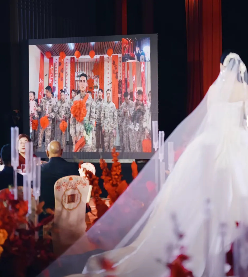 他们结婚了!现场迟迟不见新郎? 他们结婚了!现场迟迟不见新郎?