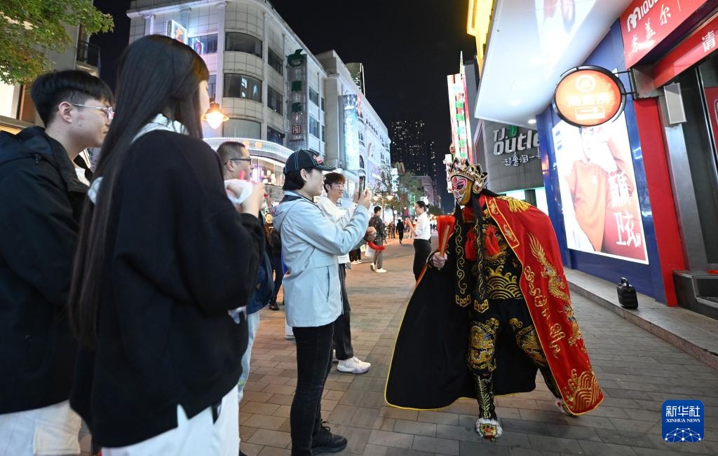 新华全媒＋丨“老商圈”升级新体验——百年老街变身消费打卡地