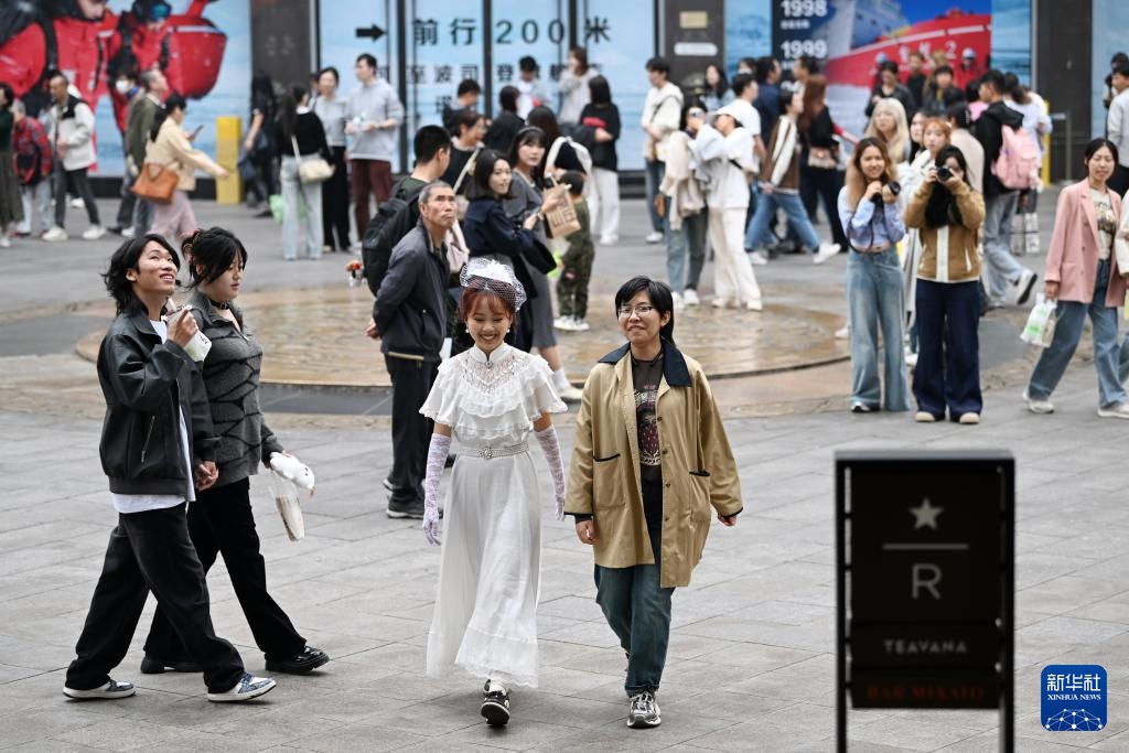 新华全媒＋丨“老商圈”升级新体验——百年老街变身消费打卡地