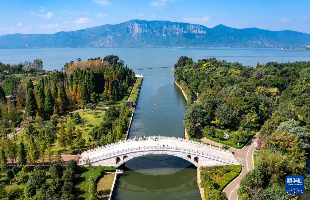 新时代中国调研行之看区域&middot;西部篇｜飞阅云南高原湖泊