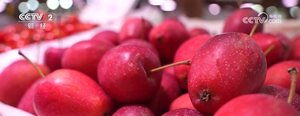 时令水果上市、海鲜种类丰富 居民“菜篮子”“果盘子”物丰价稳供应足