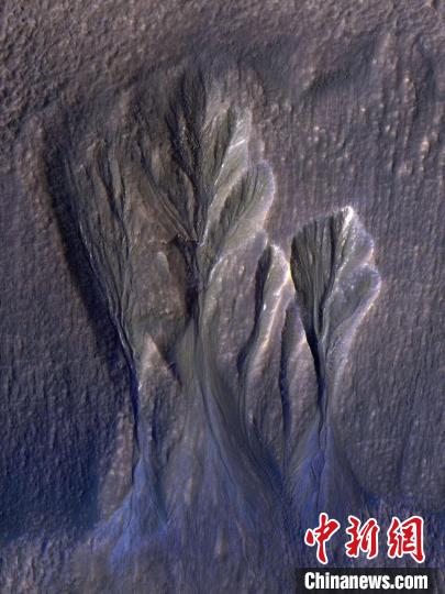 国际最新研究：火星中纬度冰沉积物或为寻找火星生命关键地点