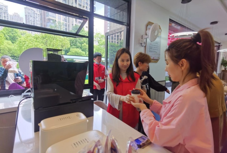 上线外卖平台、推出“宝宝餐”，在吃饭这件大事上杭州社区食堂“卷”起来了