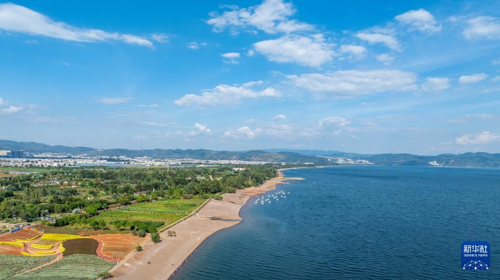 新时代中国调研行之看区域&middot;西部篇｜飞阅云南高原湖泊