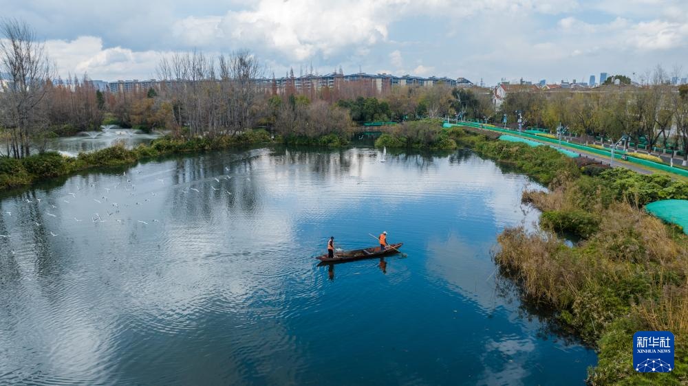 新时代中国调研行之看区域&middot;西部篇｜飞阅云南高原湖泊