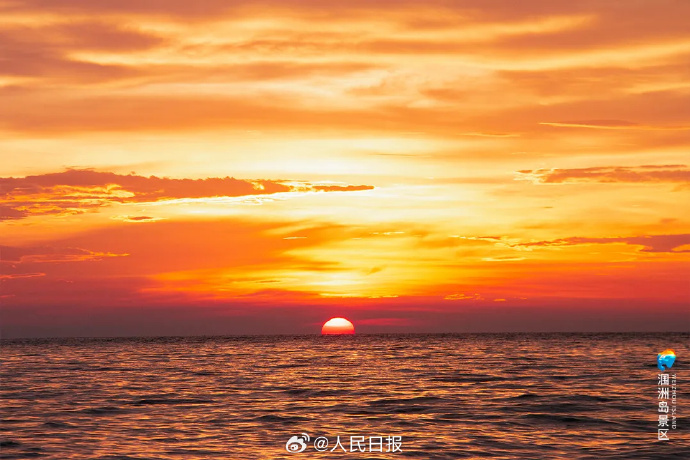 美!涠洲岛海上晚霞光影交错 美!涠洲岛海上晚霞光影交错