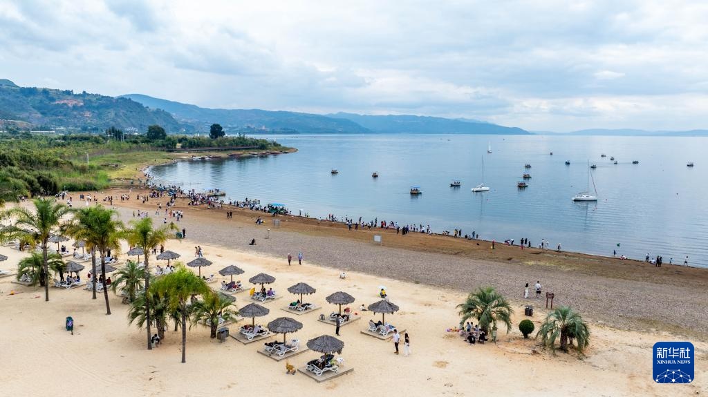 新时代中国调研行之看区域&middot;西部篇｜飞阅云南高原湖泊