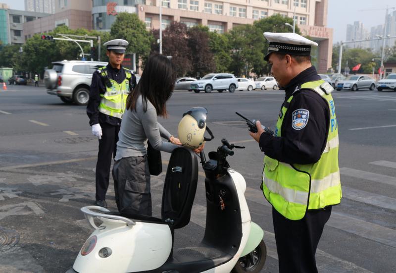 河南郑州将严查电动自行车及行人交通违法行为