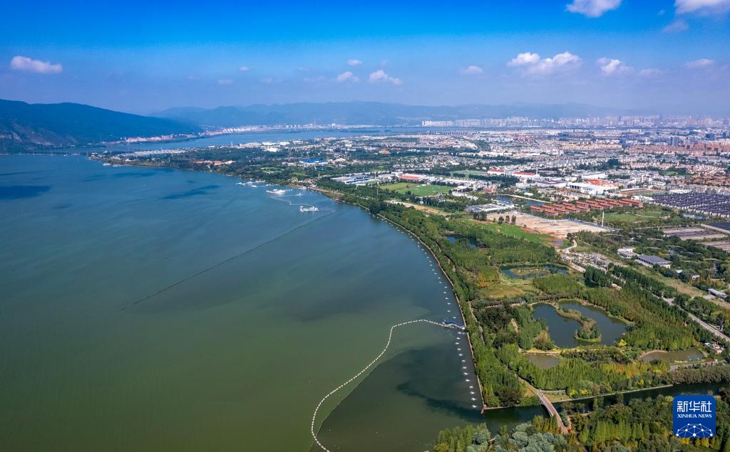 新时代中国调研行之看区域&middot;西部篇｜飞阅云南高原湖泊