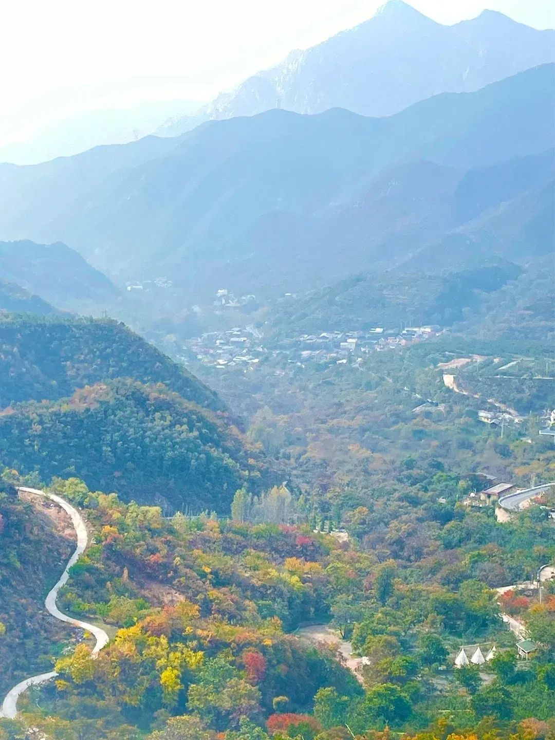 美翻!黄亦玫驰骋的京郊公路又迎“高光”时刻—— 美翻!黄亦玫驰骋的京郊公路又迎“高光”时刻——