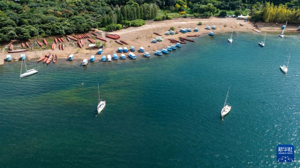 新时代中国调研行之看区域&middot;西部篇｜飞阅云南高原湖泊