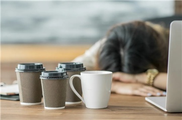总是睡眠不足？当心炎症找上门！3招帮你降低危害→