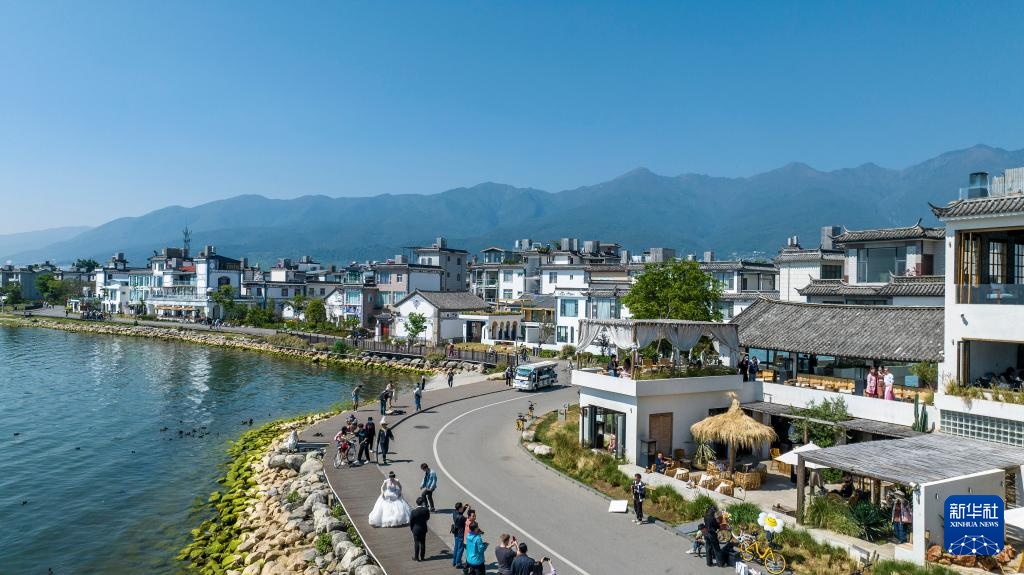 新时代中国调研行之看区域&middot;西部篇｜飞阅云南高原湖泊