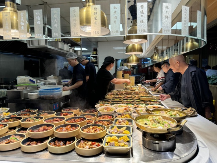 上线外卖平台、推出“宝宝餐”，在吃饭这件大事上杭州社区食堂“卷”起来了